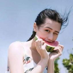 娱乐吃瓜的头像女